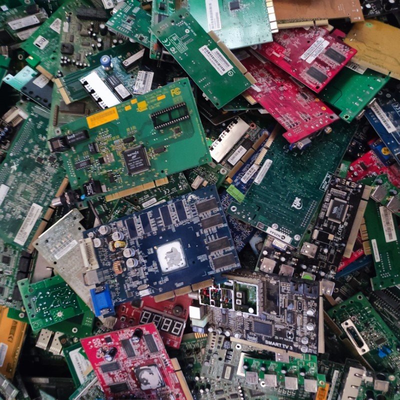 Daughter card without heat sink, without metal
