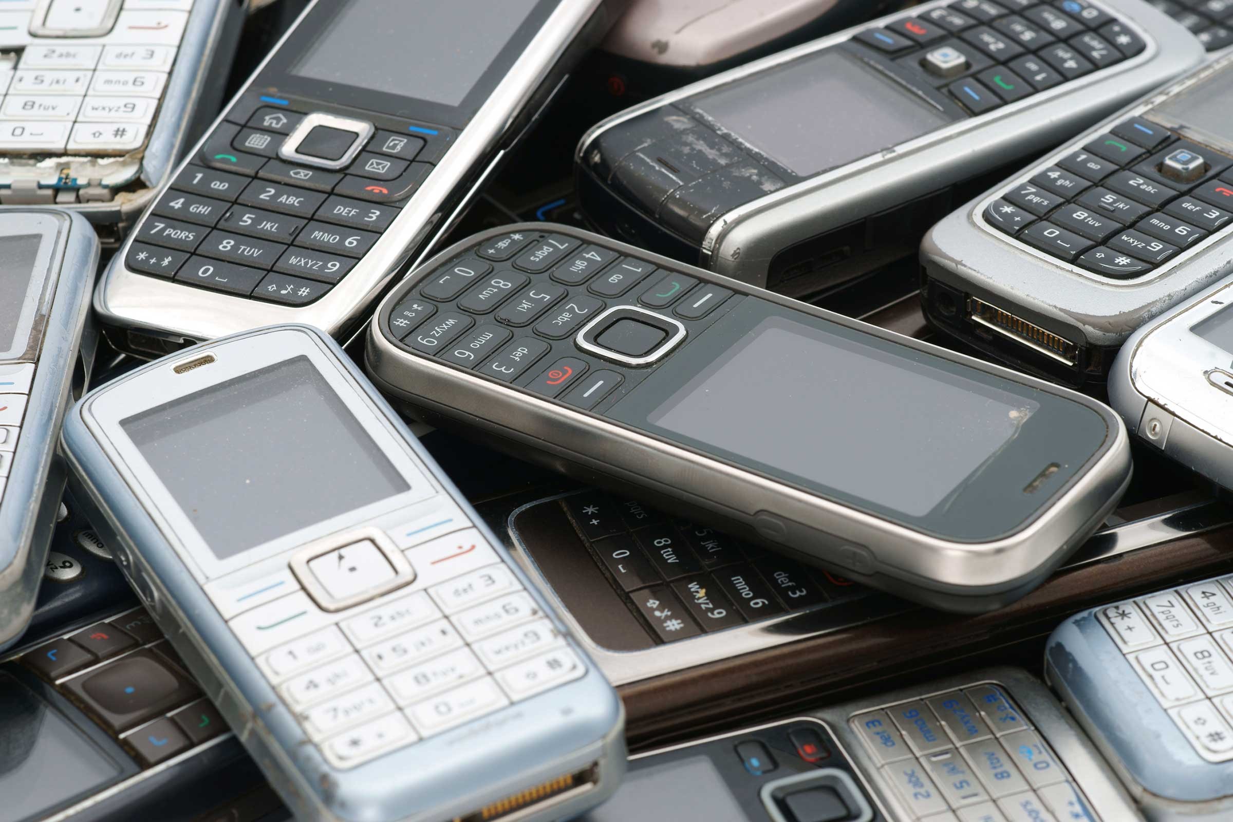 GSM with keyboard and battery